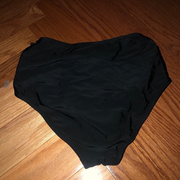 Bathing suit bottoms - Picture 2 of 3
